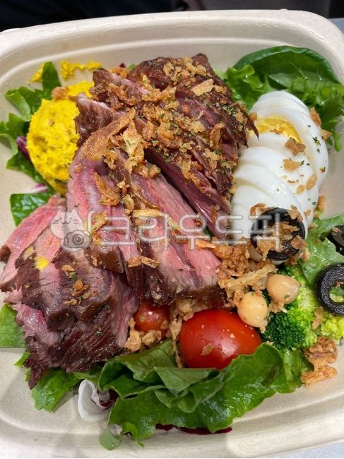 샐러드,야채,계란,달걀,방울토마토,bowl,음식,food,meal,식사,salad,채소,고기,호박,양념,seasoning,올리브