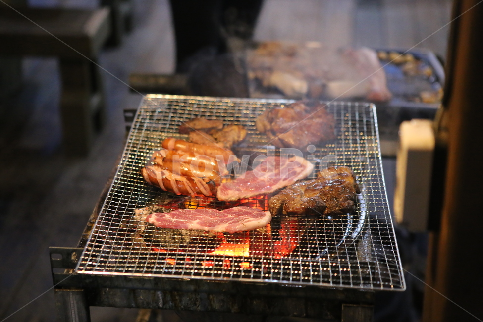 바베큐,삼겹살바베큐,소세지바베큐,연기,캠핑,캠핑바베큐,육류,고기,meat