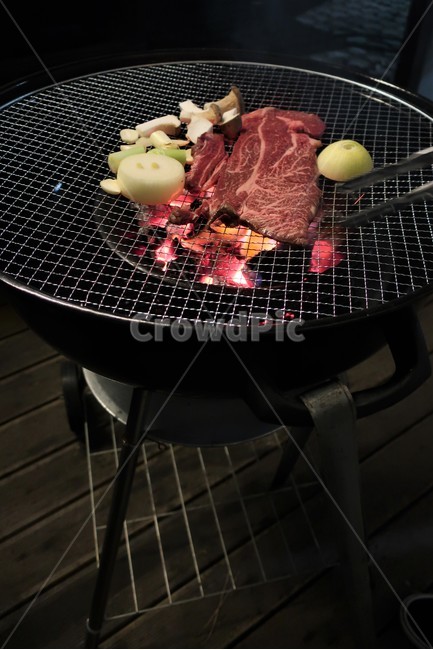 캠핑,바비큐,그릴,화로,숯불,구이,한우,소고기,야채,석쇠