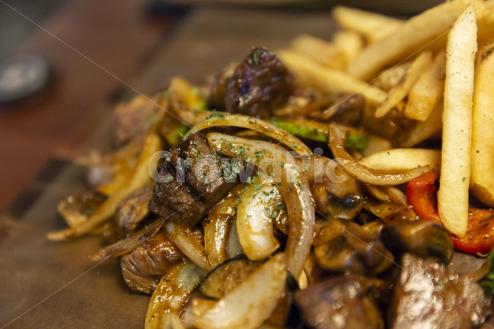 스테이크,술안주,스테이크모듬,감자튀김,메뉴,소고기스테이크,큐브스테이크,cube,steak,food,cook,alcoholicbeverages,모듬,alcoholic,음식,식재료,요리,food,cook,meal,dishes,food reserves