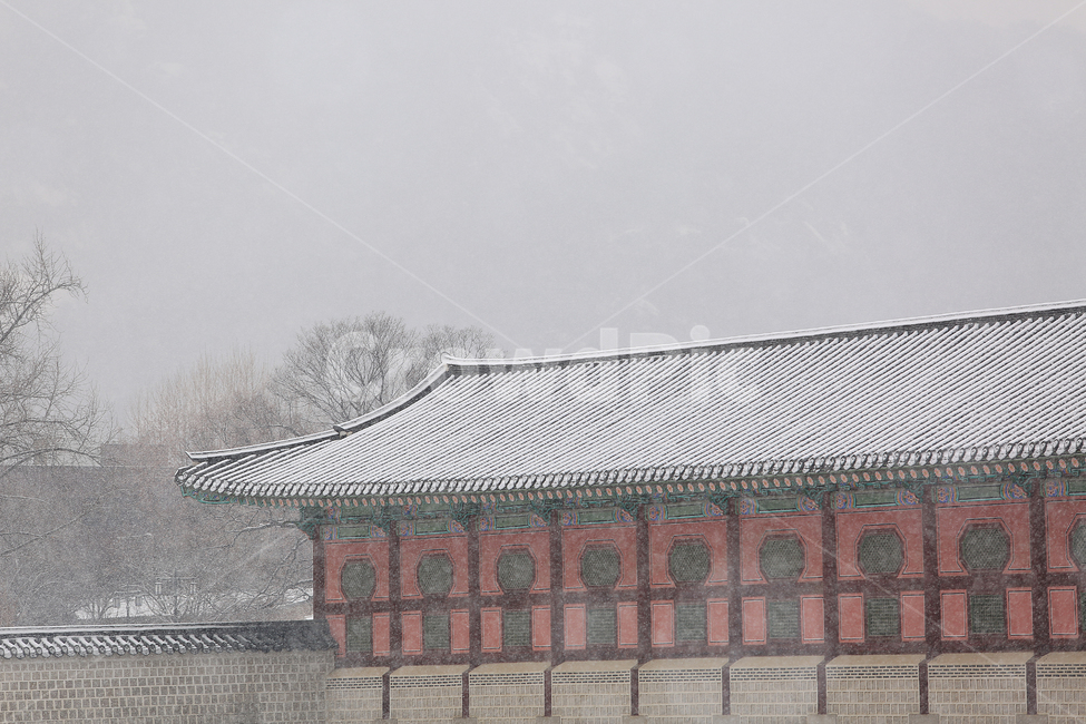 겨울,눈,설경,경복궁,궁,한국,전통,winter,snow,palace,korea,tradition,겨울,계절,winter,season,한국전통,한국문화,korean traditional,korean culture,랜드마크,landmark,tourist attraction,한국랜드마크,한국관광지,한국명소,korea landmark,korea tourist attraction,건축물,건물외관,exterior,building,structure,architecture,construction