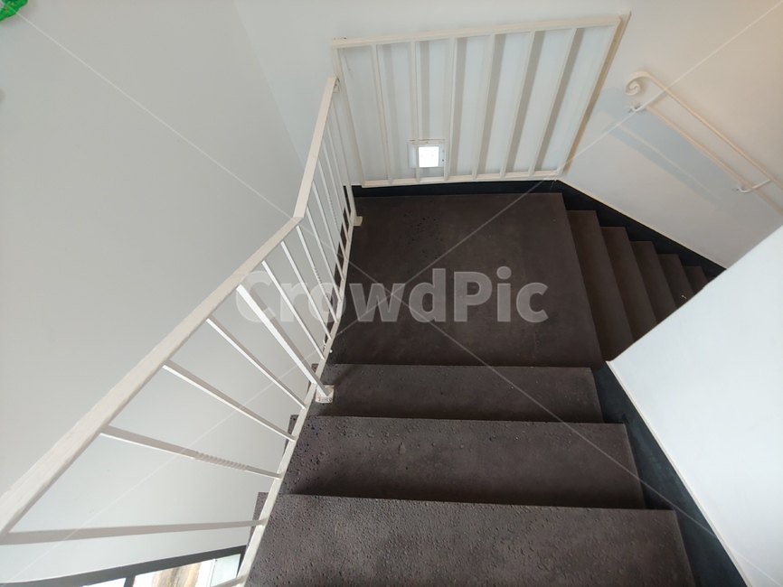 계단,층계,난간,인테리어,실내,벽,바닥,집,거실,stair,white,brown,livingroom,interior,house,wall,floor
