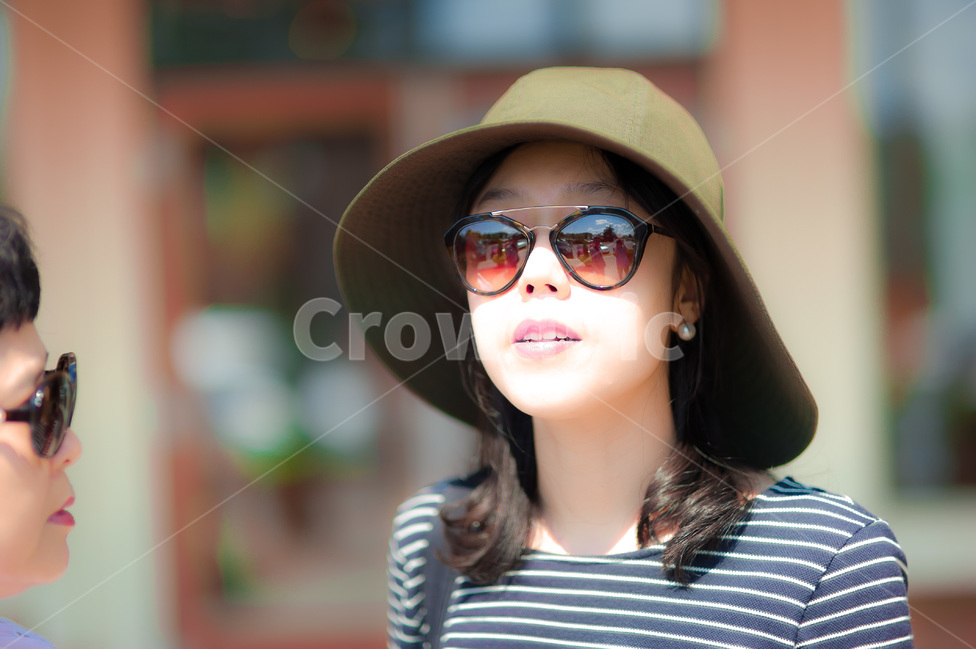 clothing,의류,의복,hat,색안경,sunglasses,부속물,accessory,부속품,person,사람,human,accessories,사람,인물,인간,human,person,여성,여자,woman,female,lady