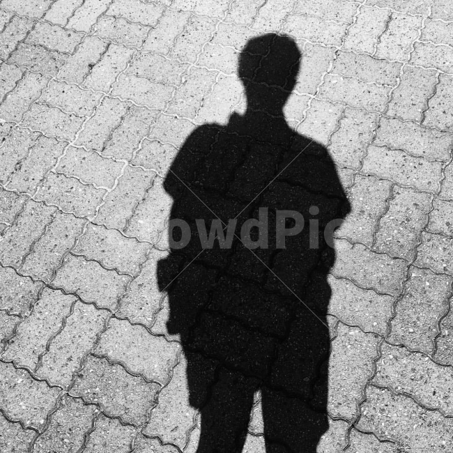 그림자,실루엣,길,바닦,여름,사람,인물,인간,human,person,인물실루엣,사람실루엣,character silhouette,human silhouette,고독함,외로움,쓸쓸함,우울함,슬픔,lonely,solitary,흑백,모노톤,monochrome,black and white,path,통로,walkway,보도,pedestrian,보행자,pavement,포장,sidewalk