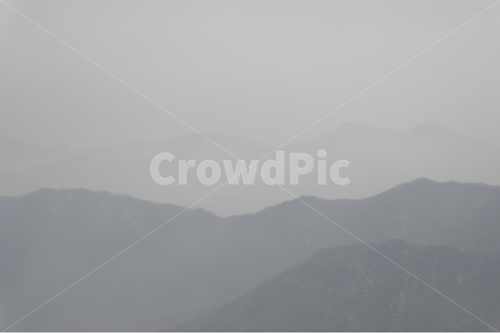 흐린산,안개산,가려진산,안개,안개속의산,mountain,cloudy,자연,풍경,nature,landscape