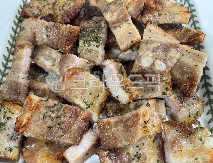 Air fryer recipes,pork,pig,rice thief,pork belly,Korean food,ingredients,cooking,roast,koreanfood,Korean cuisine,cook,Korean,cochlear bone,food,meal,Air fryer grilling,dish,meat,mukbang