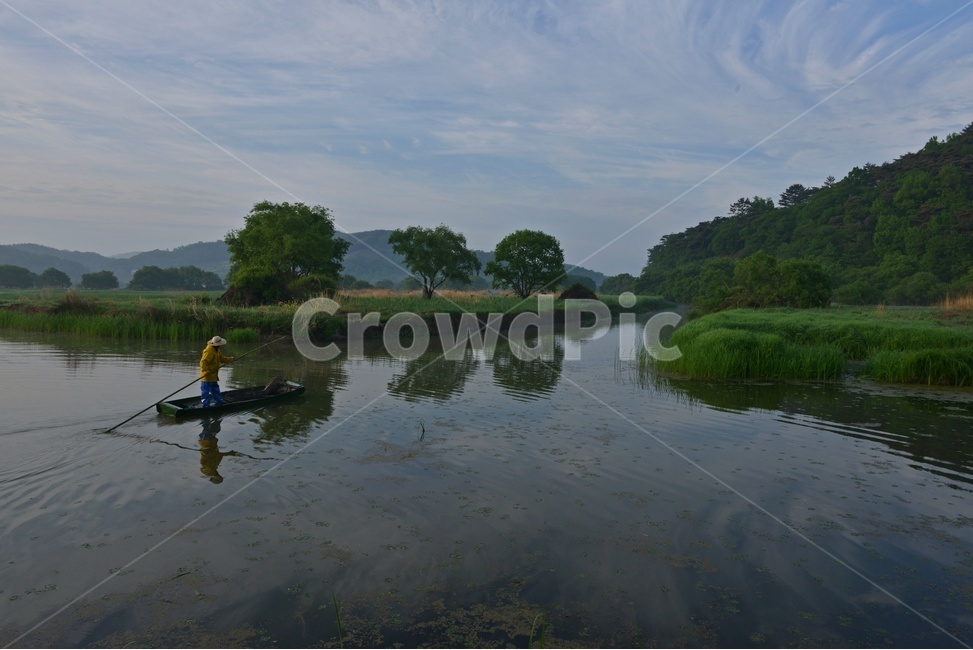 Upo Swamp,boatman,old man,weather,human,traffic,Fog,Gyeongnam,fishing,Upo Neul Fisherman,Changnyeong,water,boat,transportation,rowboat,outdoors,person,fisherman