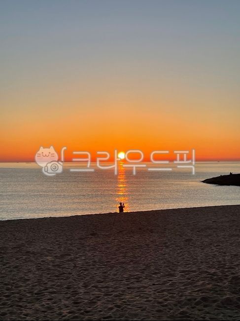 일출,동해일출,새해일출,해피뉴이어,해수욕장,모래사장,동해,수평선,해돋이,바다,shoreline,coast