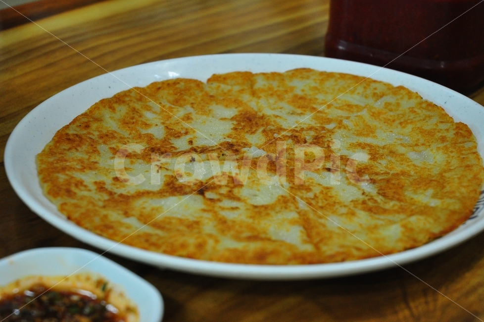 춘천,여행,감자전,전,음식,간장,식당,trip,potato,food,potatopancake,음식,식재료,요리,food,cook,meal,dishes,food reserves,한식,한국음식,한국요리,korean food,korean dishes,korean meal,korean cook