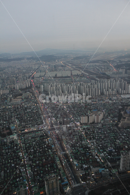 서울,야경,도시,도심,한국,대한민국,도로,조명,밤,나이트,어둠,길,찻길,건물,불빛,항공촬영,탑뷰,항공뷰,어두운,저녁,노을,하늘,먼산,산,아파트,빌딩,집,하우스,도시,풍경,city,landscape