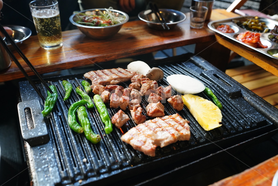 불판,육식,구이,육류,먹거리,음식,푸드,한식,식사,술안주,안주거리,food,고추,삼겹살,음식,식재료,요리,food,cook,meal,dishes,food reserves,육류,고기,meat,한식,한국음식,한국요리,korean food,korean dishes,korean meal,korean cook