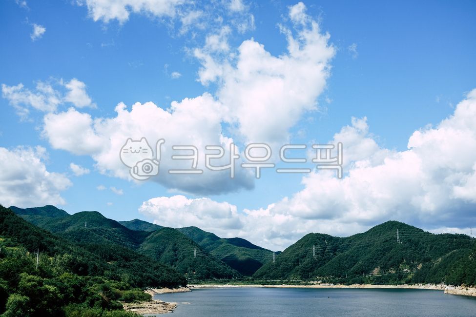 강,호수,하늘,구름,뭉게구름,산,nature,자연,outdoors,옥외,shoreline,해안선,water,물,sea,lake,능선,산줄기,전선,전신주,cable,전기