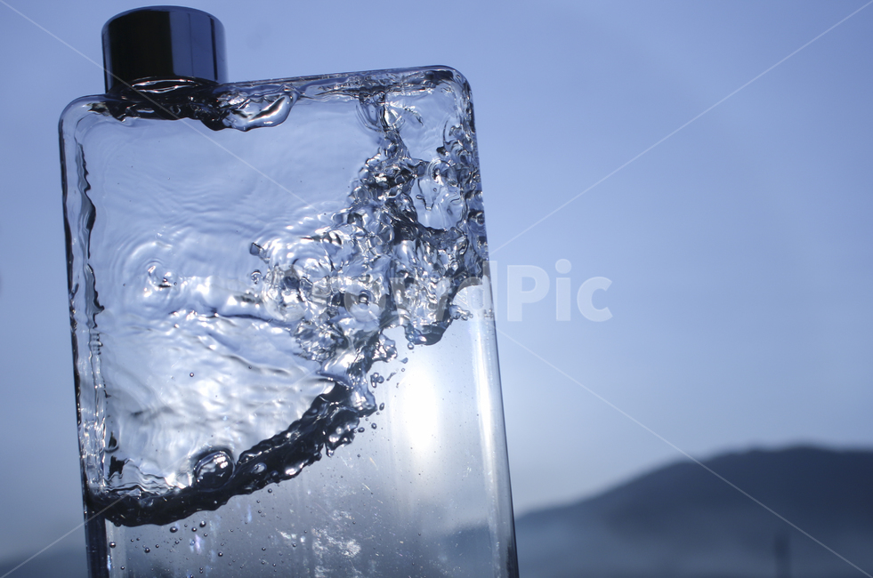 droplet,작은물방울,물,water,햇빛,light,하늘,sky,glass,유리,보틀,병,bottle