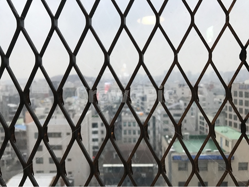철조망,도시,창문,단절,흐림,도시,풍경,city,landscape,한국도시풍경,한국도시경관,korea cityscape