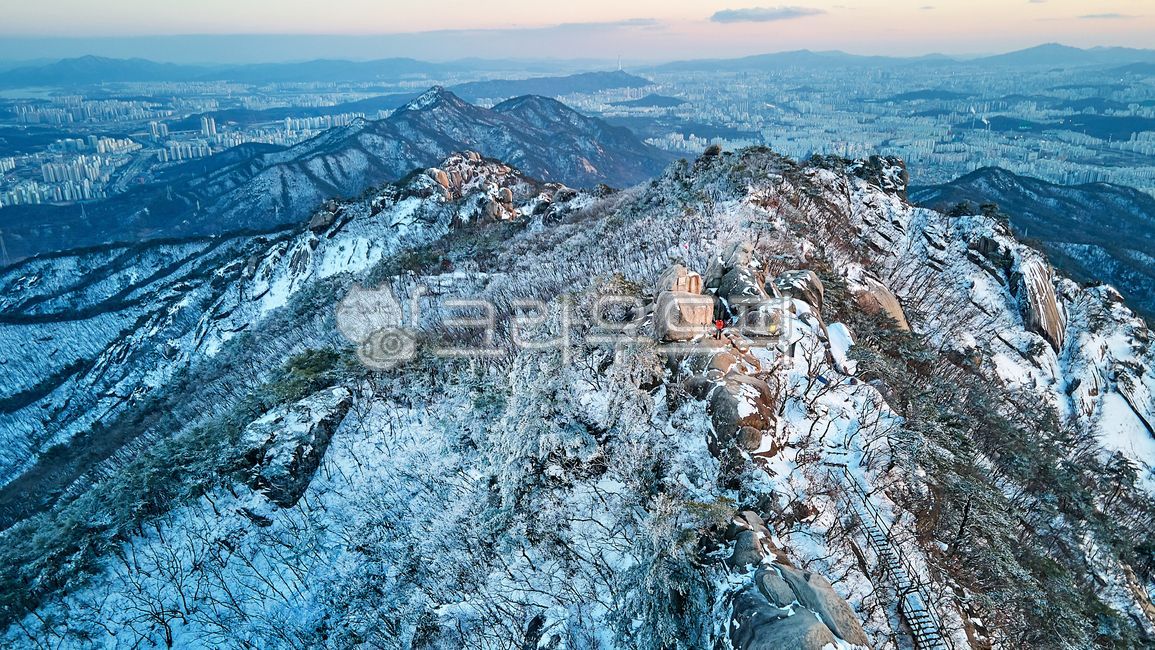 수락산,경기도,남양주,겨울산,설산,눈,자연,풍경,야외,옥외,트레킹,쾌청,산꼭대기,능선,등산,항공촬영,드론촬영,바위산,겨울,겨울풍경,suraksanmountain,gyeonggido,namyangju,wintermountain,snow,nature,landscape,outdoor,trekking,pleasure,topofmountain,ridge,mountainclimbing,aerialshooting,droneshooting,rockmountain,winter,winterscenery,mountainrange,산맥,mountain,산