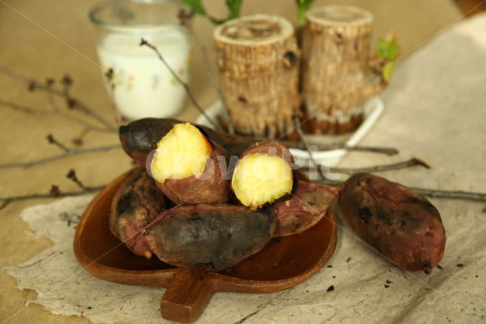 고구마,군구고마,구황작물,음식,식품,간식,호박고구마,밤고구마,달콤,sweetpotatoes,gourd,gourdcrop,food,snacks,sweet,겨울,계절,winter,season,음식,식재료,요리,food,cook,meal,dishes,food reserves