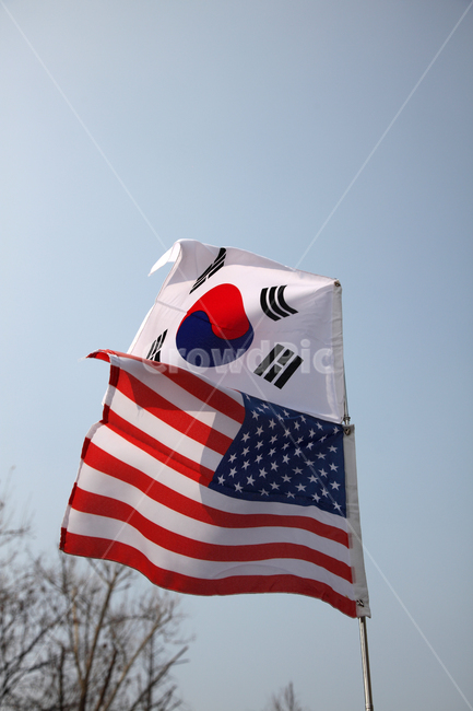 태극기,성조기,국기,깃발,하늘,배경,백그라운드,한미,동맹,한미동맹,야외,실외,미국,한국,대한민국,애국
