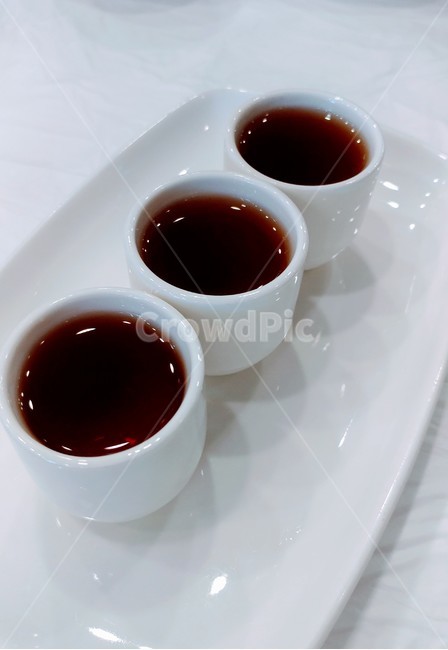 찻잔,술잔,전통술,음식,전통주,인삼주,마시는,흰색,깨끗한,접시,하얀접시,인삼차