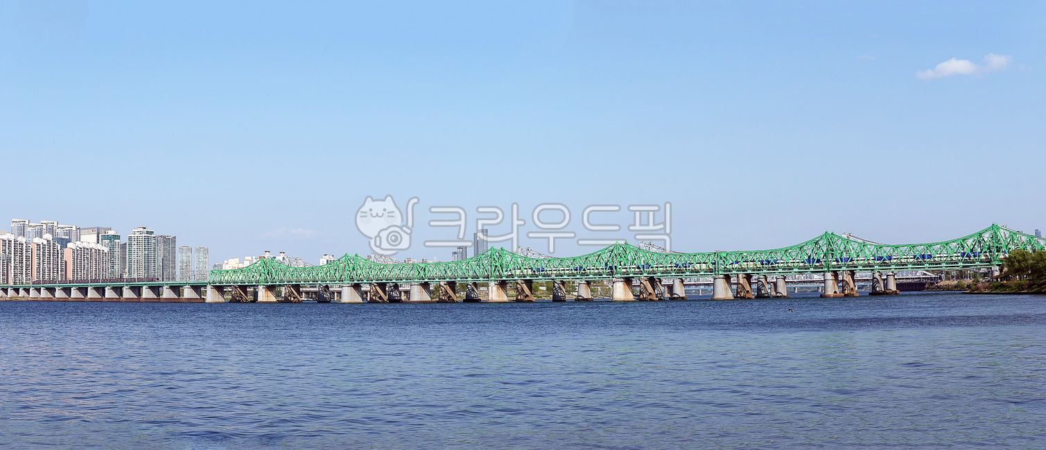 urban area,Korean cityscape,dwelling,ironbridge,building,koreancitylandscape,cityscape,sunny,high rise building,sky,town,Seoul scenery,riverside,water,seoul,korea,panorama,city,highrisebuilding,house,Han River,railway bridge,office building,architecture,s