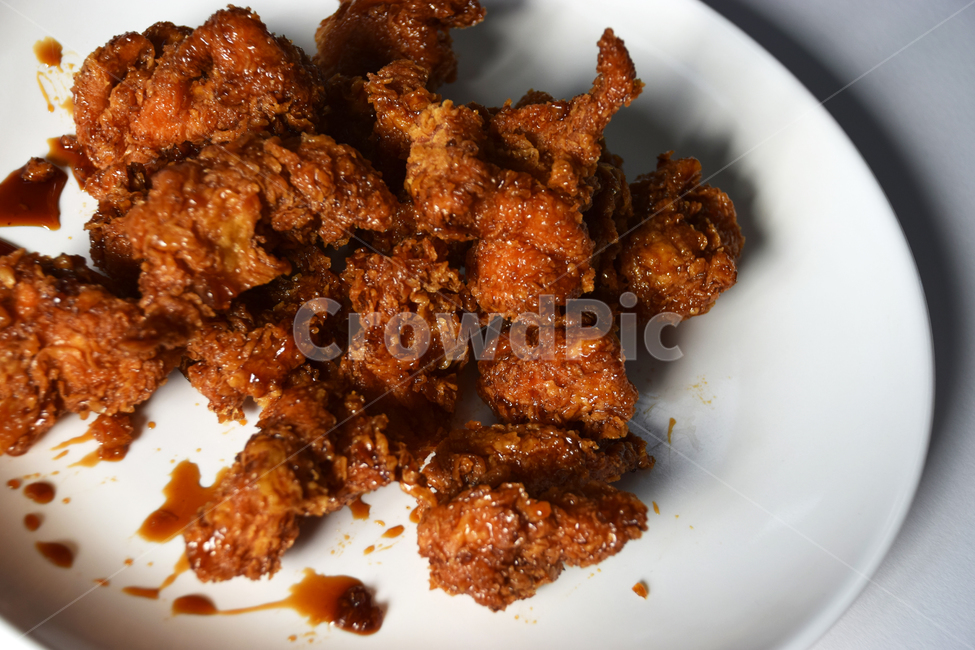 치킨,통닭,닭고기,배달음식,음식,요리,양념치킨,닭,야식,튀김,파티,잔치,양념,후라이드,매운,매운맛,마늘,갈릭,음식,식재료,요리,food,cook,meal,dishes,food reserves,육류,고기,meat