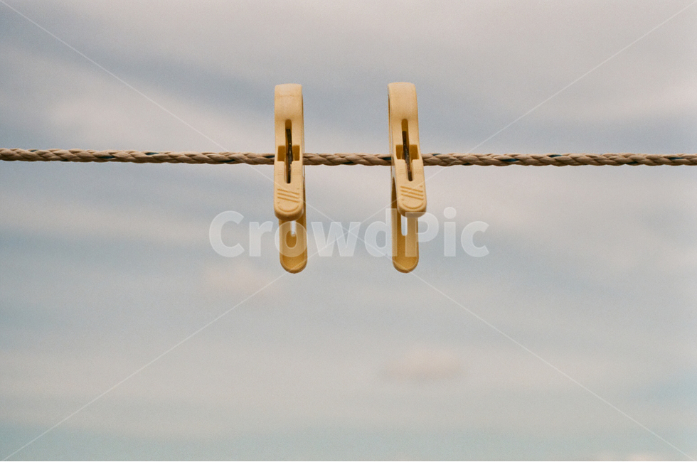 빨래,빨래줄,빨래집게,하늘,대칭,감성,sensible,feeling,사물,물건,오브젝트,thing,object,matter