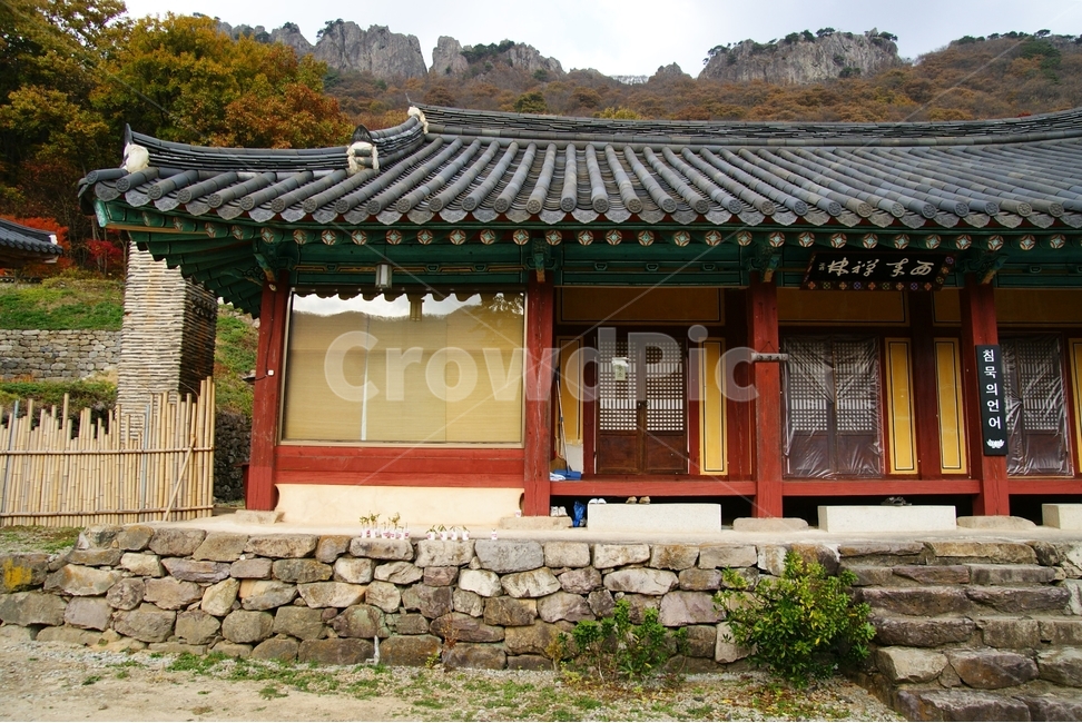내장산,단풍,가을,붉은,빨간,red,maple,autumn,fall,나들이,단풍구경,산,mountain,낙엽한국,전통,한국전통,건축물,traditional,아시아,asia,기와,처마,단청,절,temple,가을,계절,fall,autumn,season,한국전통,한국문화,korean traditional,korean culture,종교,신앙,religion,belief,faith,건축물,건물외관,exterior,building,structure,architecture,construction,roof,지붕