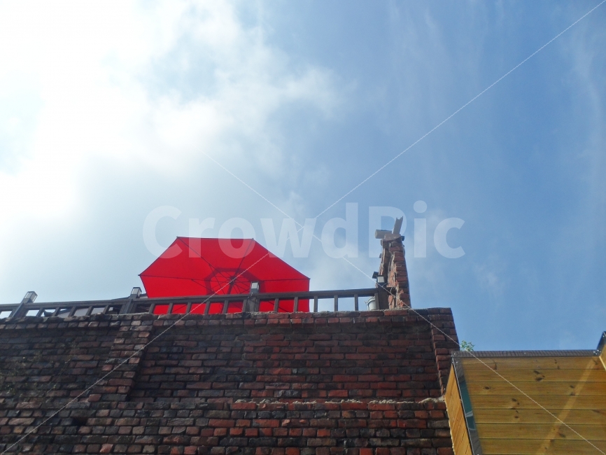 sky,boundary,brick wall,road,redness