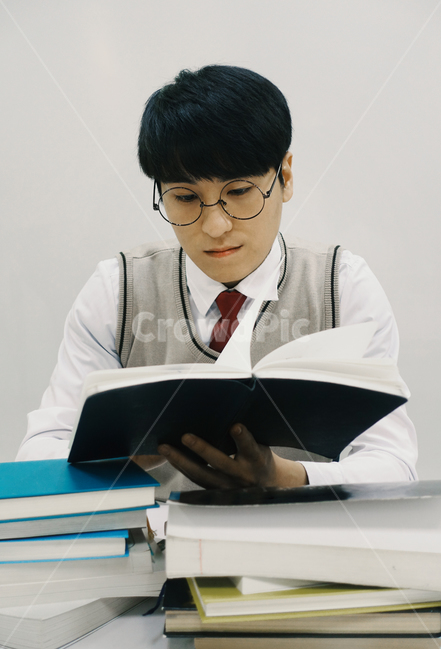 공부,수능,수능시험,고등학교,고등학생,고3,남고생,남자학생,학생,남학생,교복,학업,수업,진로,고민,시험공부,사람,인물,인간,human,person,남성,남자,man,male,교육,학교,공부,education,learning,study,school