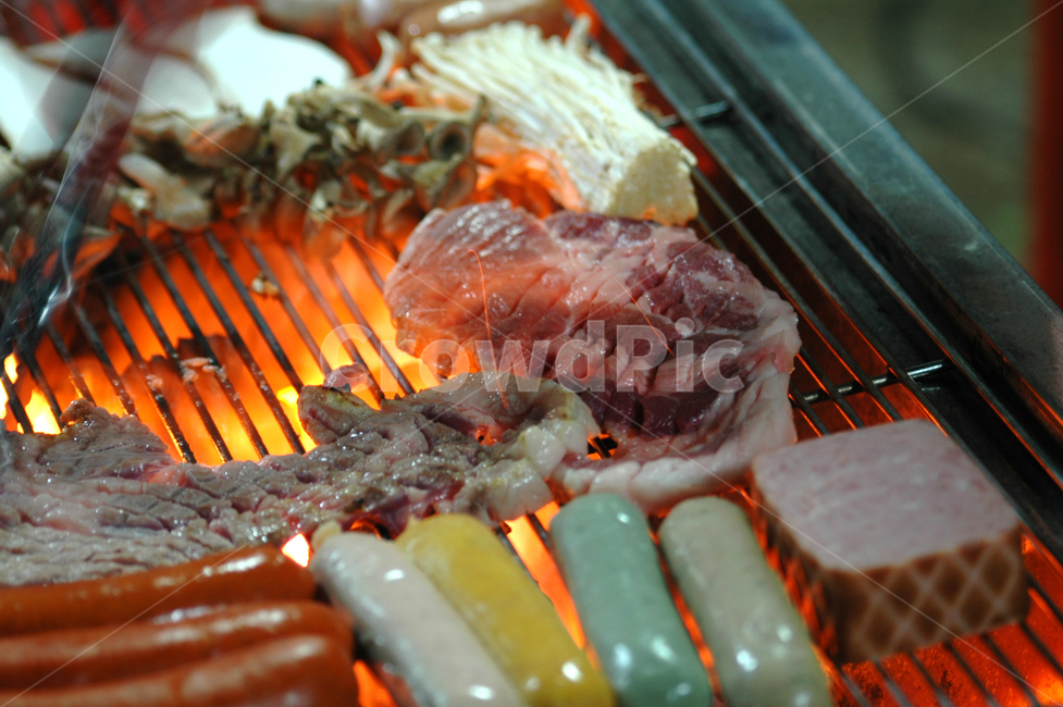 바베큐,삼겹살,버섯,소세지,캠핑,불꽃,고기