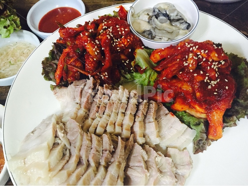 한식,음식,보쌈,굴,돼지고기,bossam,koreanfood,food,koreandishes,식당,restaurant,readytoeat,pork,oyster,음식,식재료,요리,food,cook,meal,dishes,food reserves,육류,고기,meat,한식,한국음식,한국요리,korean food,korean dishes,korean meal,korean cook