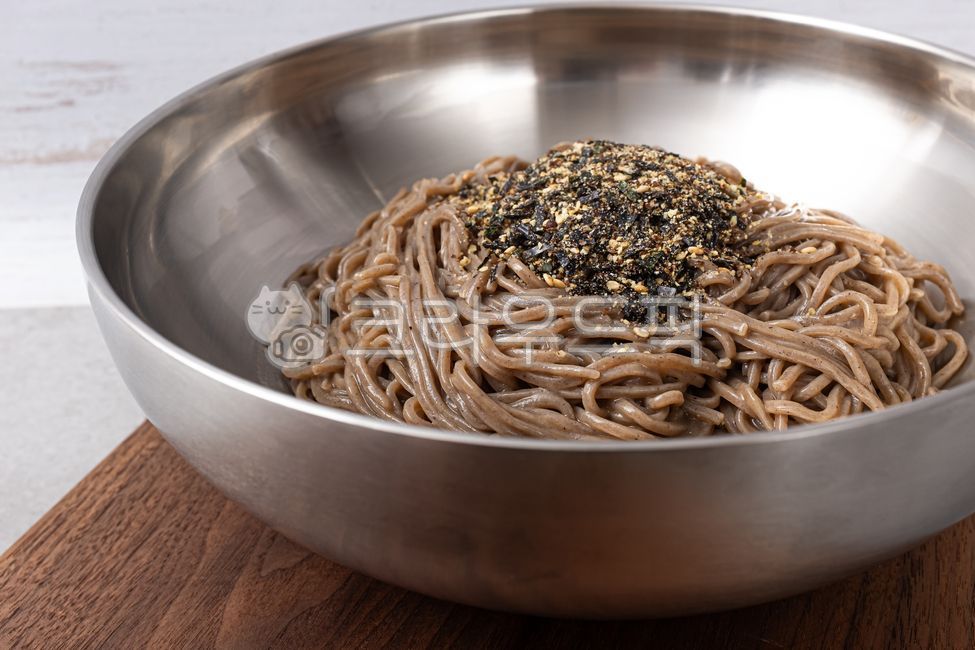 들기름막국수,막국수,들기름,메밀국수,메밀,김,깨,국수,한국음식,한국문화,음식,식사,식품,식료품,재료,식재료,음식재료,클로즈업,고소한