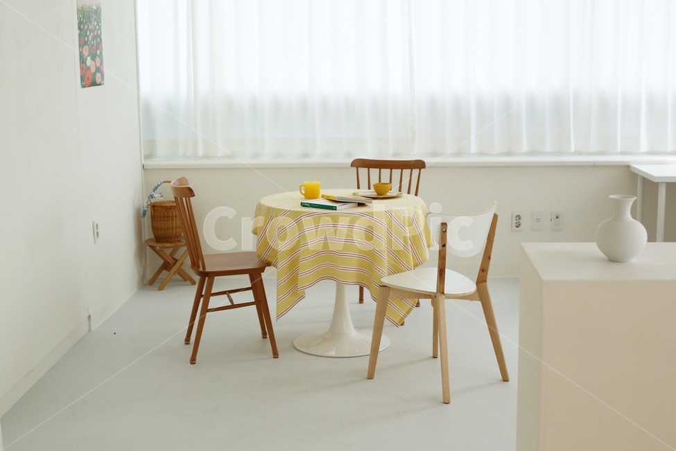 인테리어,사무실,카페,스튜디오,감성,무드,공간,내부,실내,가구,테이블,책상,빈티지,의자,쇼핑몰,쇼핑,interior,mood,vintage,cafe,show,전시,전시회,화이트,키친,인테리어,실내디자인,interior design