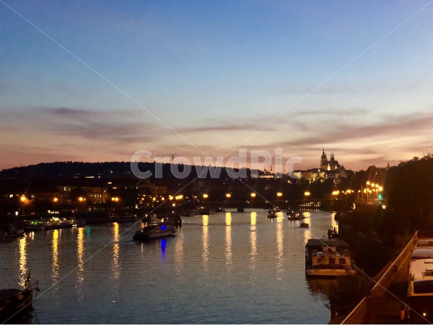 유럽,europe,풍경,야경,강,밤,불빛,전망,보트,물,water,waterfront,워터프론트,nightview,야경,밤,풍경,nightscape,night,landscape