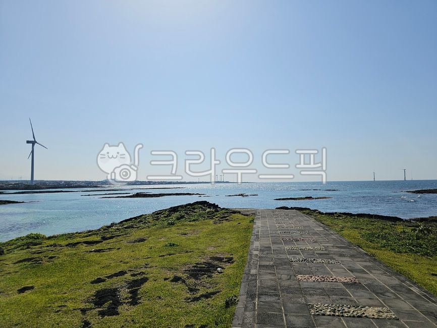 파란,화창한,경치,경관,야외,자연,풍경,바다,해안,물,하늘,푸른,맑은,풍차,제주도