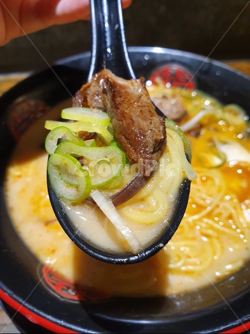 라멘,돈코츠라멘,일본식라면,숟가락,점심,식사