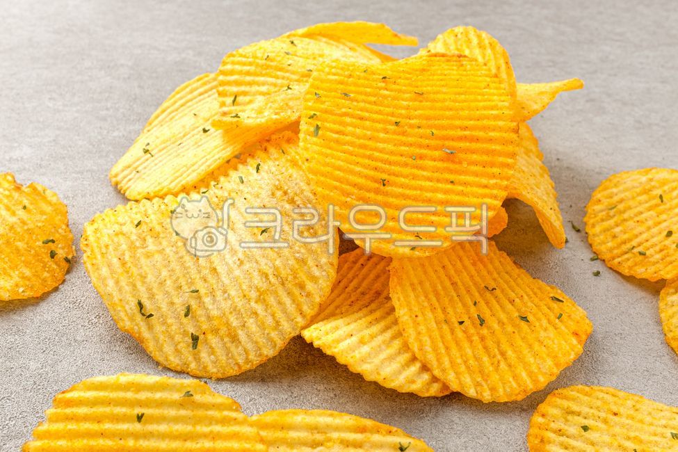 감자칩,양념감자칩,감자,양념,스낵,간식,디저트,튀김,고추장,음식,식사,식품,식료품,재료,식재료,음식재료,클로즈업,짭짤한,바삭바삭한,튀긴,음식,식재료,요리,food,cook,meal,dishes,food reserves,디저트,간식,후식,dessert,snack