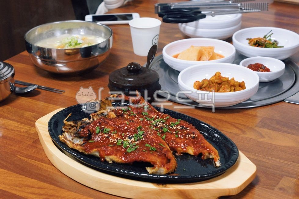 ,plating,Braised nose bridge,Grilled Kodari,glazeddishes,koreandinner,Grilled Fish,food,fish dishes,Kodari cuisine,Hanjeongsik,braisedsemidriedpollock,Steamed nose bridge,Plating,kfood,cooking,foodpresentation,kodalijolim
