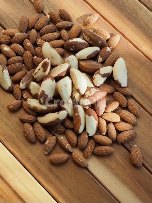 almond,brown,nut,food,brazil nuts,nuts,wellbeing,organic,brazilnut
