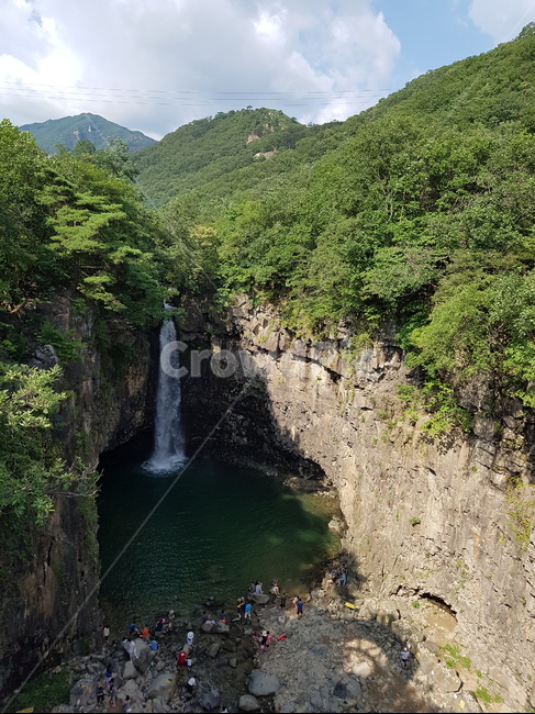 여름,폭포,휴가,계곡,하늘,여름,계절,summer,season,자연,풍경,nature,landscape,한국자연풍경,한국자연경관,korea nature landscape,사람들,대중,군중,other people,crowd,outdoors,옥외,river,강,water,물,waterfall