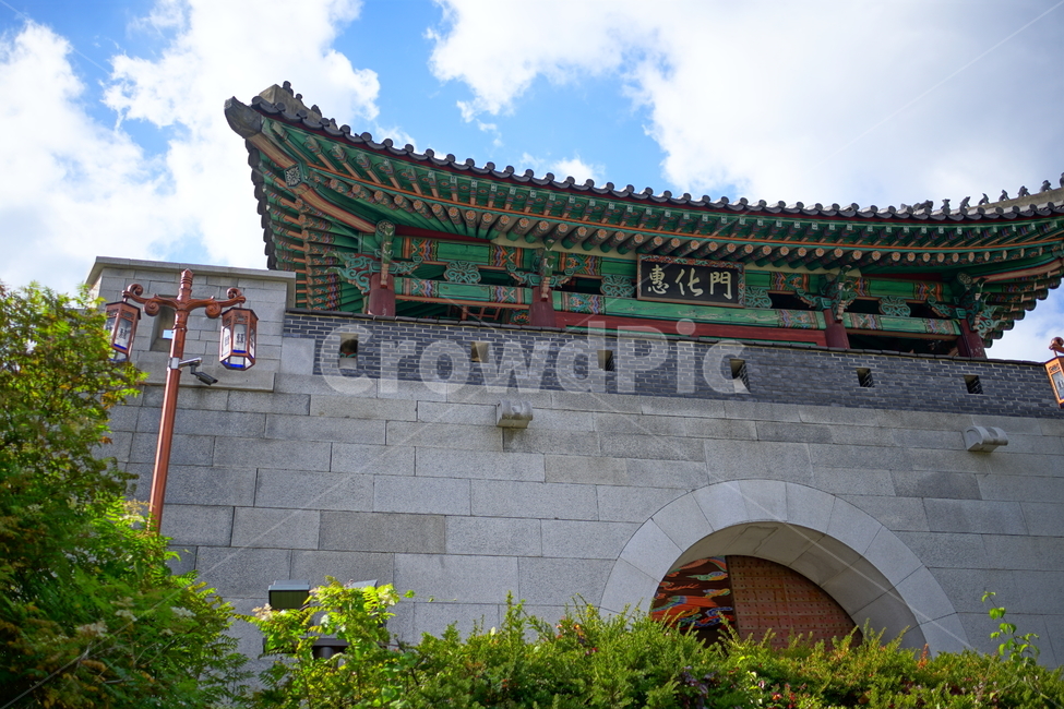 혜화문,서울,종로구,혜화동,한국,한국적인,korea,seoul,성문,성벽,성곽,한양도성,한옥,하늘,구름,나무,식물,풍경,landscape,전통,문화,한국전통,한국문화,문화재,전통문화,기와,건물,건축,전깃불,전등,호롱불,등불,단청,한국전통,한국문화,korean traditional,korean culture,랜드마크,landmark,tourist attraction,한국랜드마크,한국관광지,한국명소,korea landmark,korea tourist attraction,건축물,건물외관,exterior,building,structure,architecture,construction