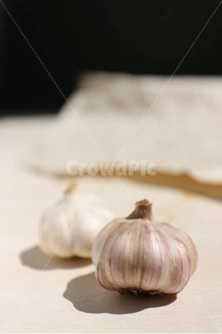 사진,마늘,야채,채소,햇마늘,나무,원목,질감,재질,빈티지,육쪽마늘,깐마늘,패브릭,갈릭,통마늘,재료,식자재,텍스처,garlic,wholegarlic,vegetable,food,wood,texture,음식,식재료,요리,food,cook,meal,dishes,food reserves,채소,야채,vegetables
