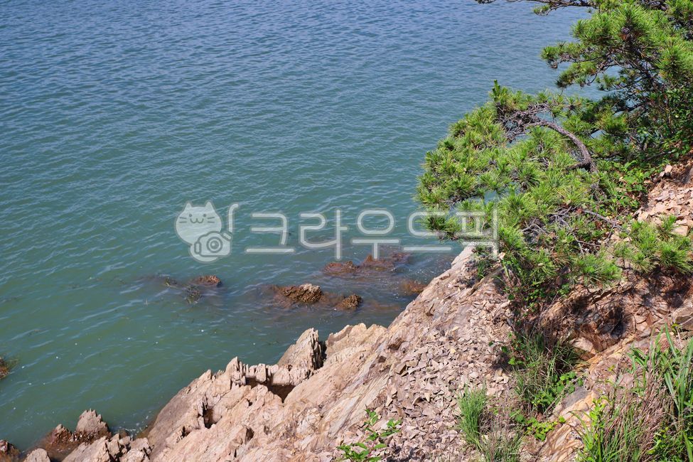 blue sky,summer sea,Seonyudo Beach,cliff,Gunsan,sea,rock,Beach,koreasea,brow,clear weather,Saemangeum,land,koreaocean,sky,coastline,nature,small port,Saemangeum Reclamation Project,coast,korea,ocean,Korean tourist attractions,shoreline,beach,sea sky,Seony