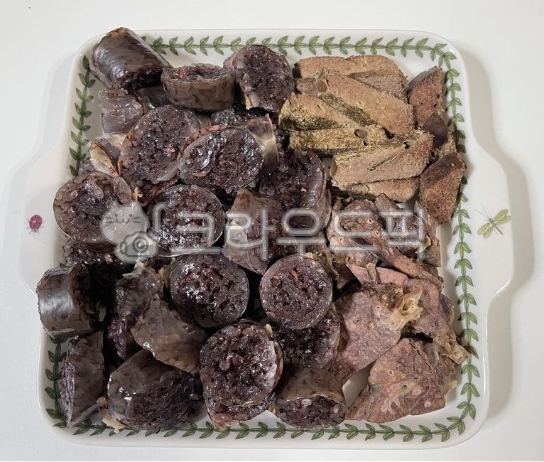 순대,간,허파,돼지간,돼지허파,돼지,내장,찹쌀순대,길거리음식,시장음식,분식,먹방,식재료,간식,음식,요리,식사,한식,한국음식,한국요리,접시,meal,dish,cook,fiod,koreanfood