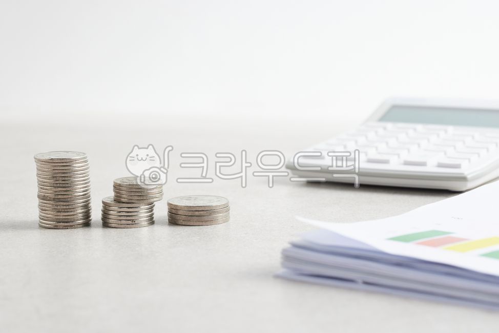 coin,calculator,finance,savings,budget,currency,investment,accounting,동전,계산기,보너스,이익,손실,신용,저축,투자,재산,수수료,예산,통화,회계,경제,세금,돈,은행,금융,수입,지출,현금,economy,tax,money,banking,financial,income,expense,cash