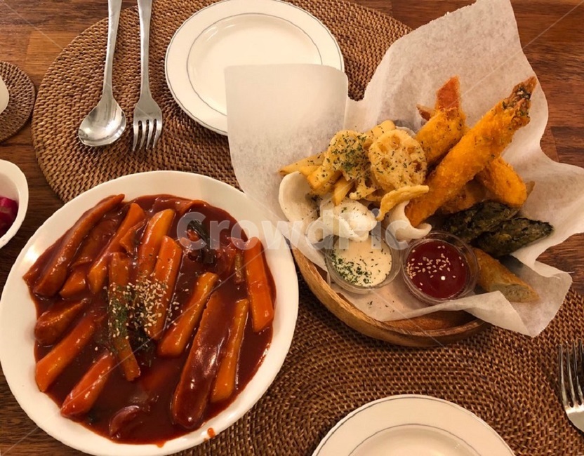 한식,떡볶이,분식,매운,튀김,koreanfood,tteokbokki,ricecake,friedfoods,테이블,음식,table,foods,포크,fork,숟가락,spoon,dish,테이블매트,라탄,spicy,red,간식,snacks,음식,식재료,요리,food,cook,meal,dishes,food reserves,한식,한국음식,한국요리,korean food,korean dishes,korean meal,korean cook