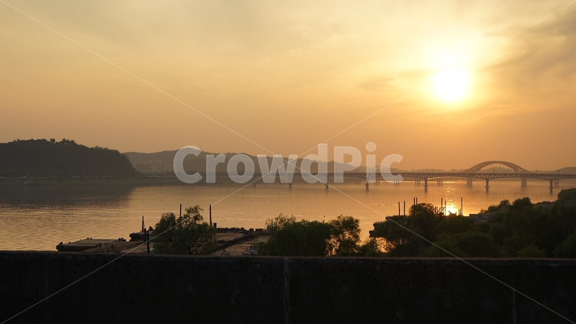 석양,해질녘,노을,도로,귀가,sunset,road,glow,sundown,evening,가양대교,bridge,자연,풍경,nature,landscape,outdoors,옥외,sunlight,햇빛,dawn,새벽,red sky,붉은 하늘,일몰,sky,하늘,dusk,황혼