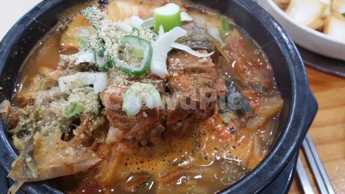 감자탕,등뼈,해장국,우거지,뚝배기,한식,음식,food,pork,돼지고기,bone,soup,gamjatang,earthen,식사,meal,dish,요리