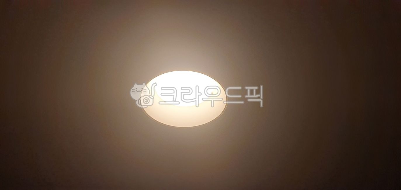 조명,천장,노란색조명,주광색,원형등,욕실등,천장조명,인테리어,인테리어조명,paint,white,weather,misted,rain,glass,backdrop,spray,surface,spa,sink,wash,water,toilet,light,background,vintage,fog,lightfixture,전등