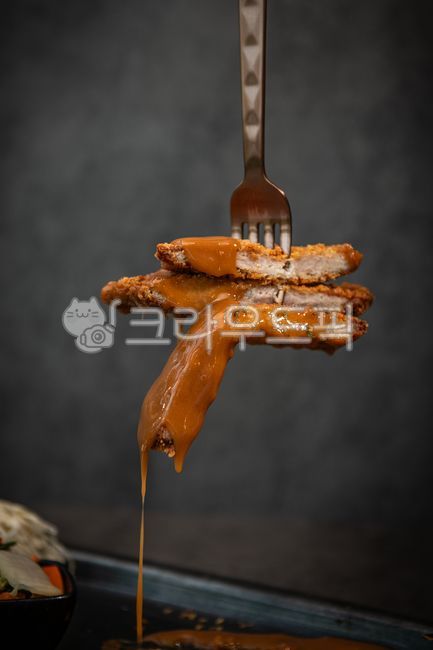 돈까스,안심까스,등심까스,셋트,밥,양배추,소스,카츠,돈카츠,음식,요리,메뉴컷,포크,흐르다,흘러내리다