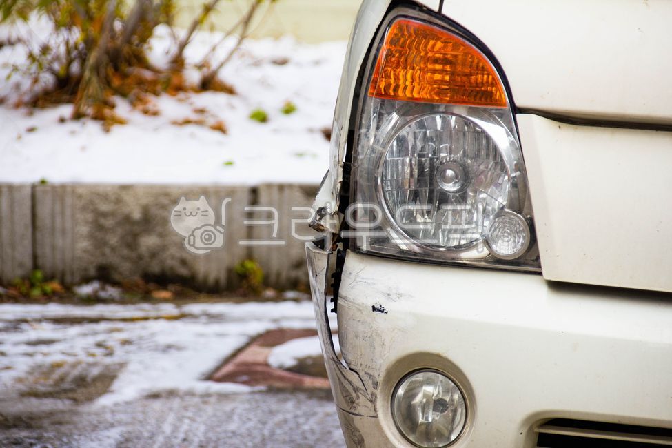 headlamp,contact accident,traffic accident,car,truck bumper,truck,bumper,headlight,accident,vehicle